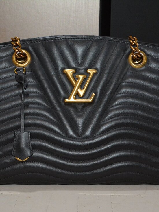 Louis Vuitton Handbags - Louis Vuitton New Wave Chain Tote